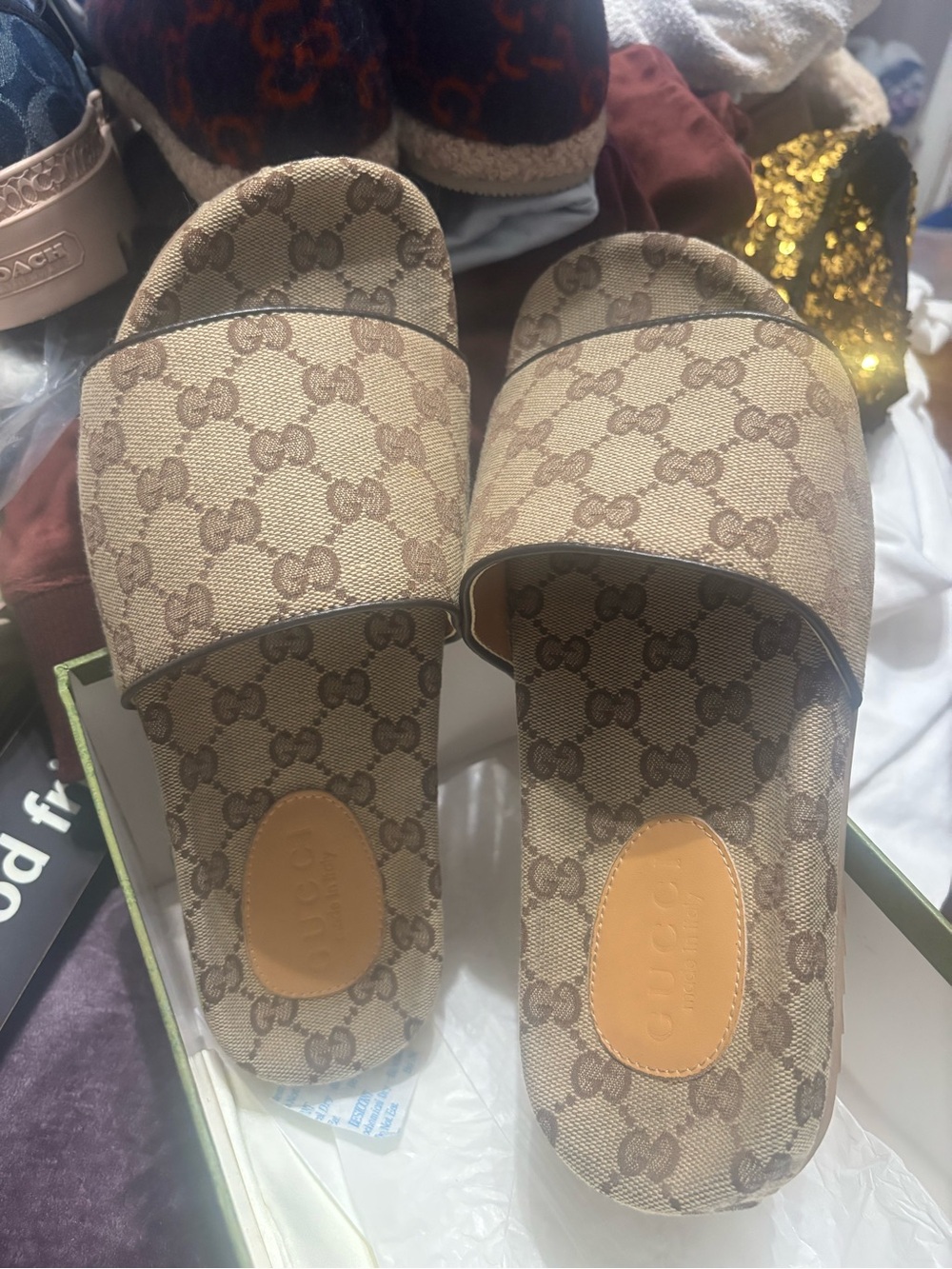 Gucci Beige GG Supreme Monogram Slide Sandals - Picture 4 of 12